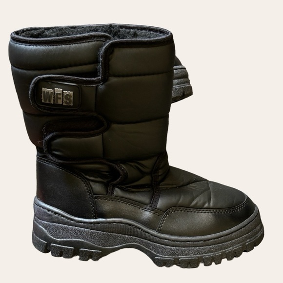 WFS Men's Snow Boots Size 8 - Picture 1 of 6